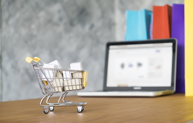 What are the benefits of outsourcing PPC for an ecommerce store?